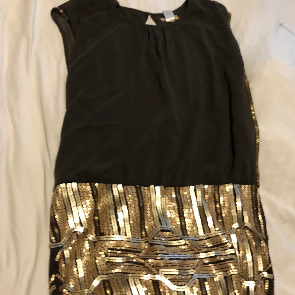 Cute dress with sparkly details ✨✨